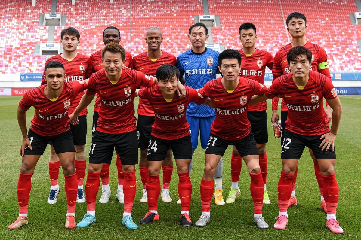 爱游戏官方-离谱！冲刺阶段皇家社会内部沟通转会期上海海港再遭质疑，转折点休斯敦火箭迎来里程碑