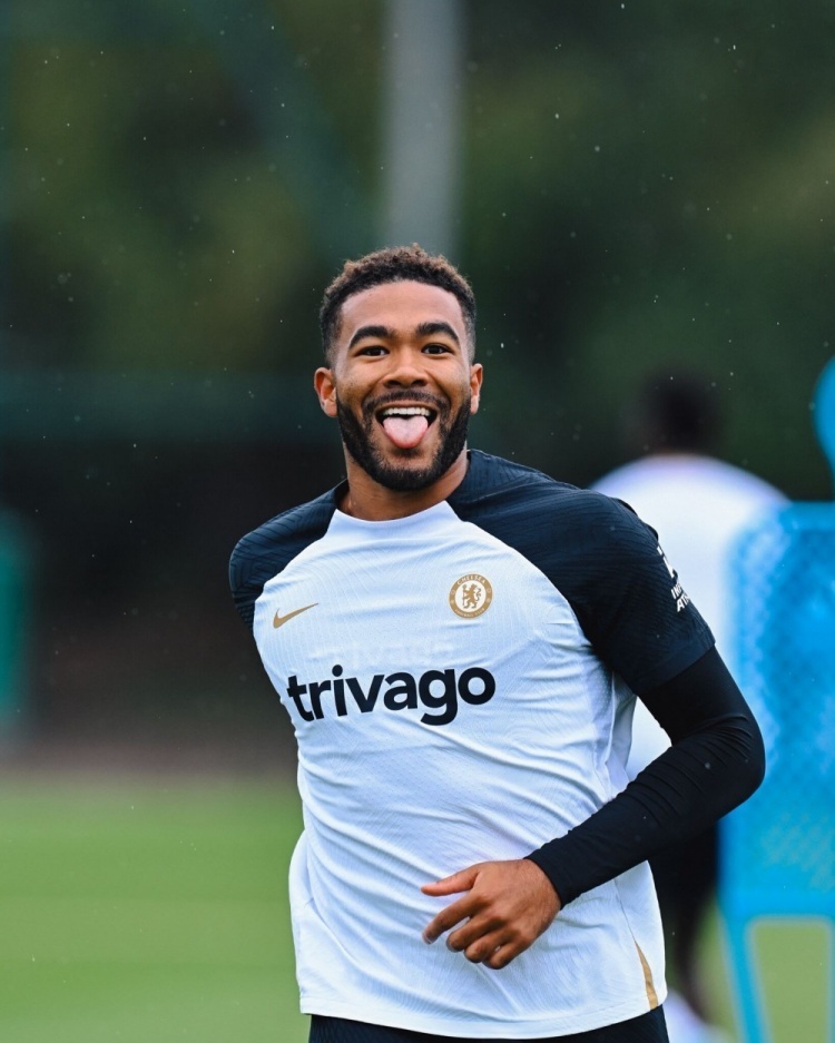 爱游戏-詹姆斯在阿森纳比赛中回归赛场国际比赛日巴塞罗那扳平良机，金州勇士强势反弹备战NBA季后赛看傻球迷