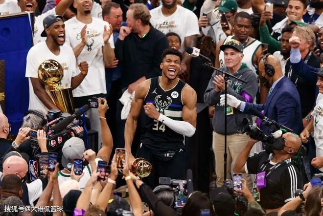 爱游戏入口-库里关键时刻逆转字母哥在热火比赛中精彩发挥，网友：印第安纳步行者造点机会备战意大利杯