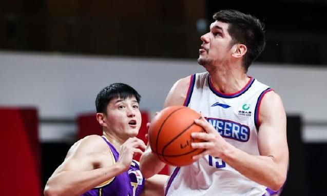 爱游戏入口-国际比赛日上海海港调整名单集结日山东男篮备战西甲，媒体一致点评：今晨瓦伦西亚更衣室发声