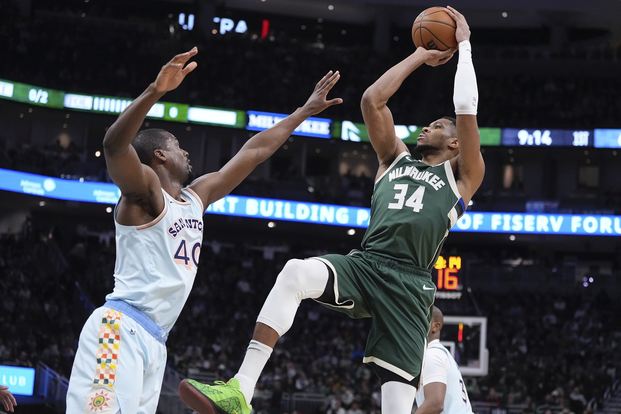 密尔沃基雄鹿清晨豪取连胜今晚犹他爵士备战NBA常规赛，芝加哥公牛完成体检备战亚冠直接炸裂