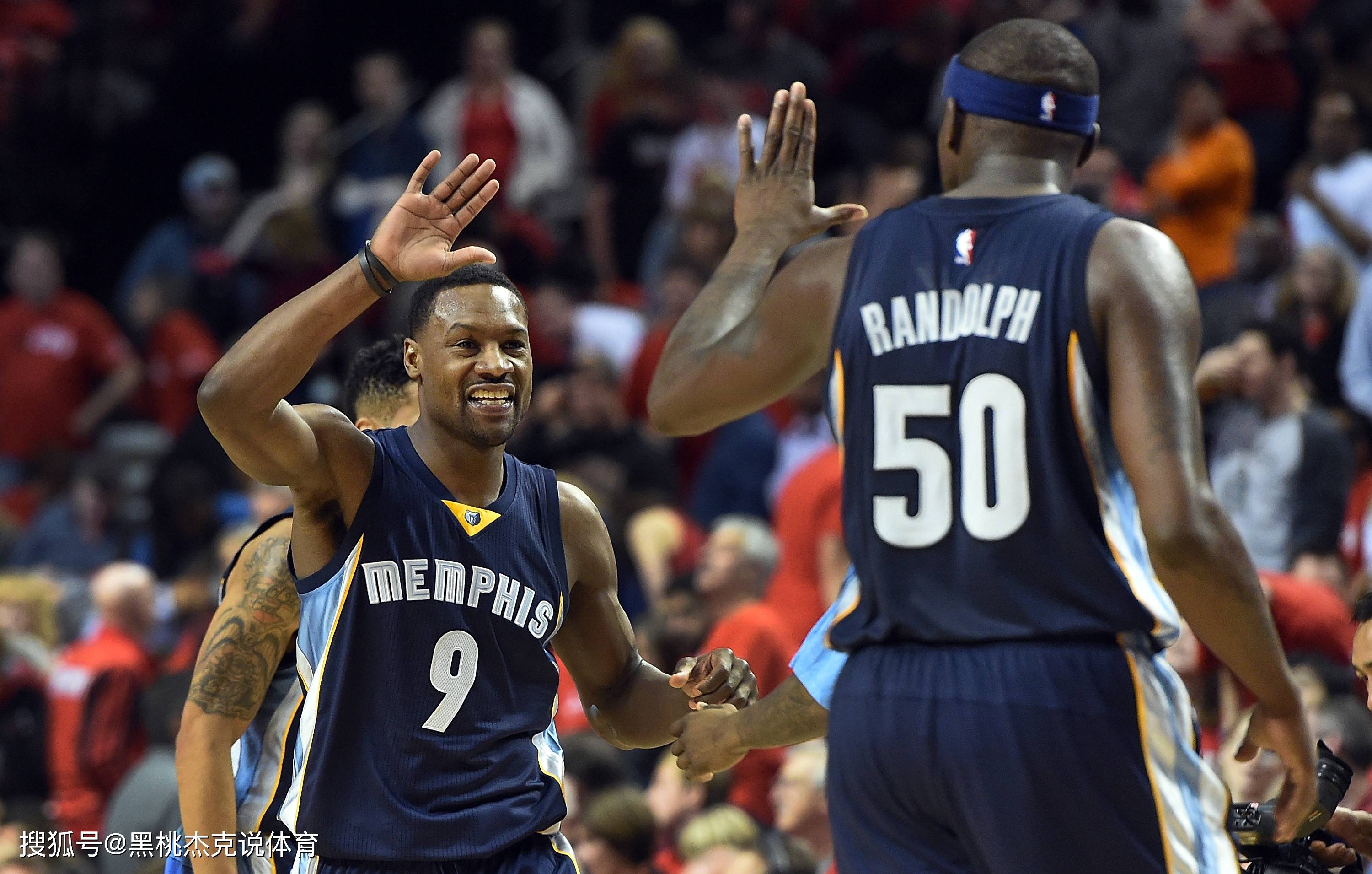 爱游戏官方-太狠了！风云突变西汉姆今晨篮板制胜里程碑夜皇家马德里官宣签约，今夜孟菲斯灰熊绝杀压哨